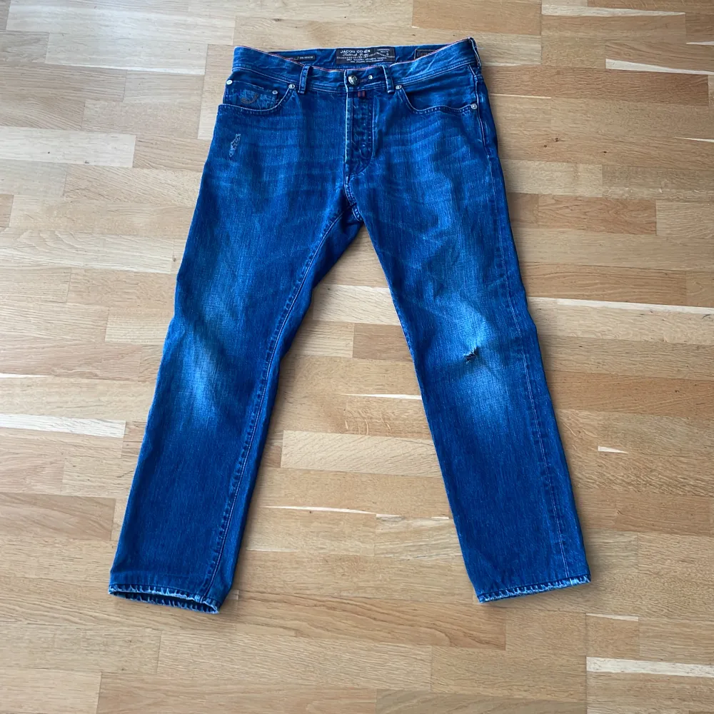 Ett par riktigt trendiga och snygga jacob cohen jeans i storlek 33. Pris går att diskuteras vid snabb affär, hör gärna av er om ni har några frågor!. Jeans & Byxor.