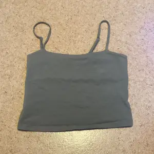 Simpelt kort linne från lager 157 i storlek S, Fin grön färg 🩷