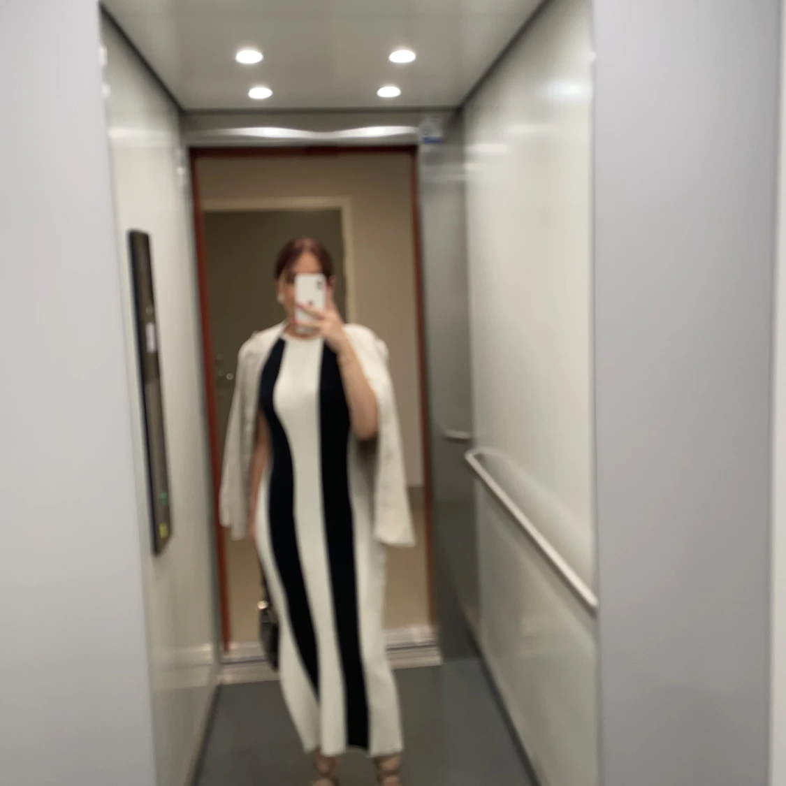 Ribbstickad klänning  - 90