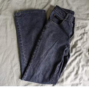 Säljer dessa jeans då de inte passar mig ⭐ de har defekter (se bild 3) därav priset ⭐