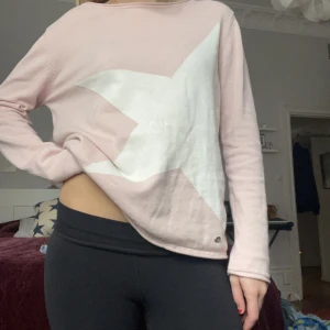 Söt tröja - Hej! Säljer denna fina tröjan i jätte skönt material❤️