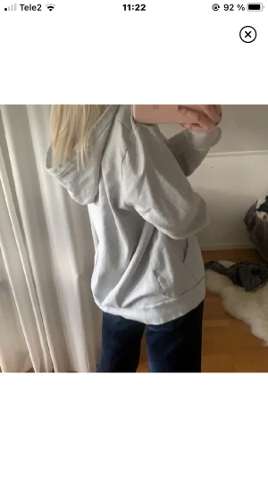 grå hoodie - nice stor hoodie, kommer ej till användning pga har många likande