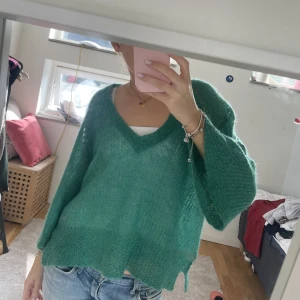 grön stickad 3/4 tröja - säljer min ÄLSKADE odd molly stickade tröja. Så stört snygg o skön o Superbra skick!