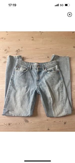 Zara jeans - Säljer pga att de inte används, använda men inte slitna alls! 