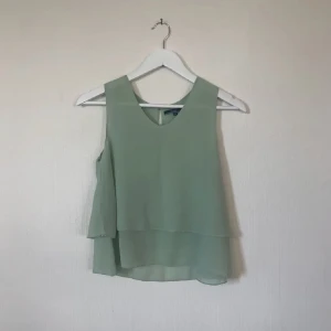 Grön topp - Superfin blus från märket Ajio. Storlek XS. 