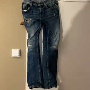 Replay jeans  - Snygga slum blåa Replay jeans med hål på framsidan. Köpta för 2000. 9/10 sick