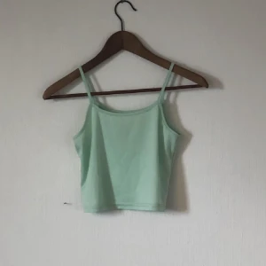 Grönt linne - Grönt linne. Storlek XS. Nyskick. 