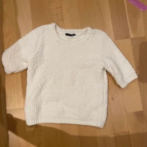 Trekvartströja  - Skitsnygg trekvartsärmad tröja från Atmospere som inte har kommit till användning 