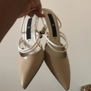 Sandal heel - Cute zara slippers , like new , worn one or twice 