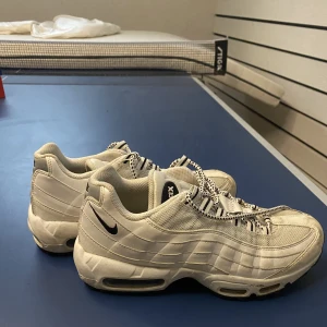 Nike skor - Nike skor, storlek 40. I använt skick🩷