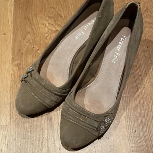 Klackskor - Jättesöta klackar i storlek 38, (mer som 37or)