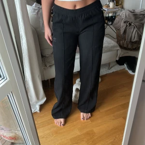 Mjukisbyxor från Adidas  - Mjukisbyxor från Adidas