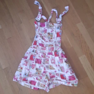 Mönstrade hängselbyxor! - Storlek; XS/SMALL