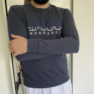 Märkeskläder/ Hugo boss - Köpt från Johnells, cirka 1 år sedan. Ny skick, säljer pga lite liten på mig. Äkta såklart! Köpt för 1300kr