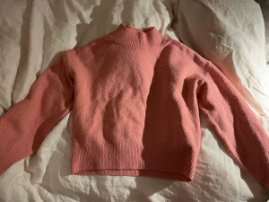 Other Storfors Tröja - Rosa stickad tröja, lite noppig  Använd några ggr men fortfarande i bra skick kontakta för frågar osv  Köpte för 600kr