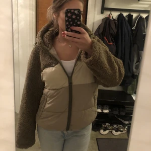 Höst jacka - En jätte mysig och sköna jacka, perfekt nu när det börjar bli kallare. Håller en varm 🍁❤️😊