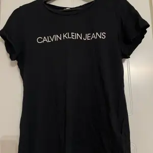 En Calvin Klein tröja. Använd men i bra skick