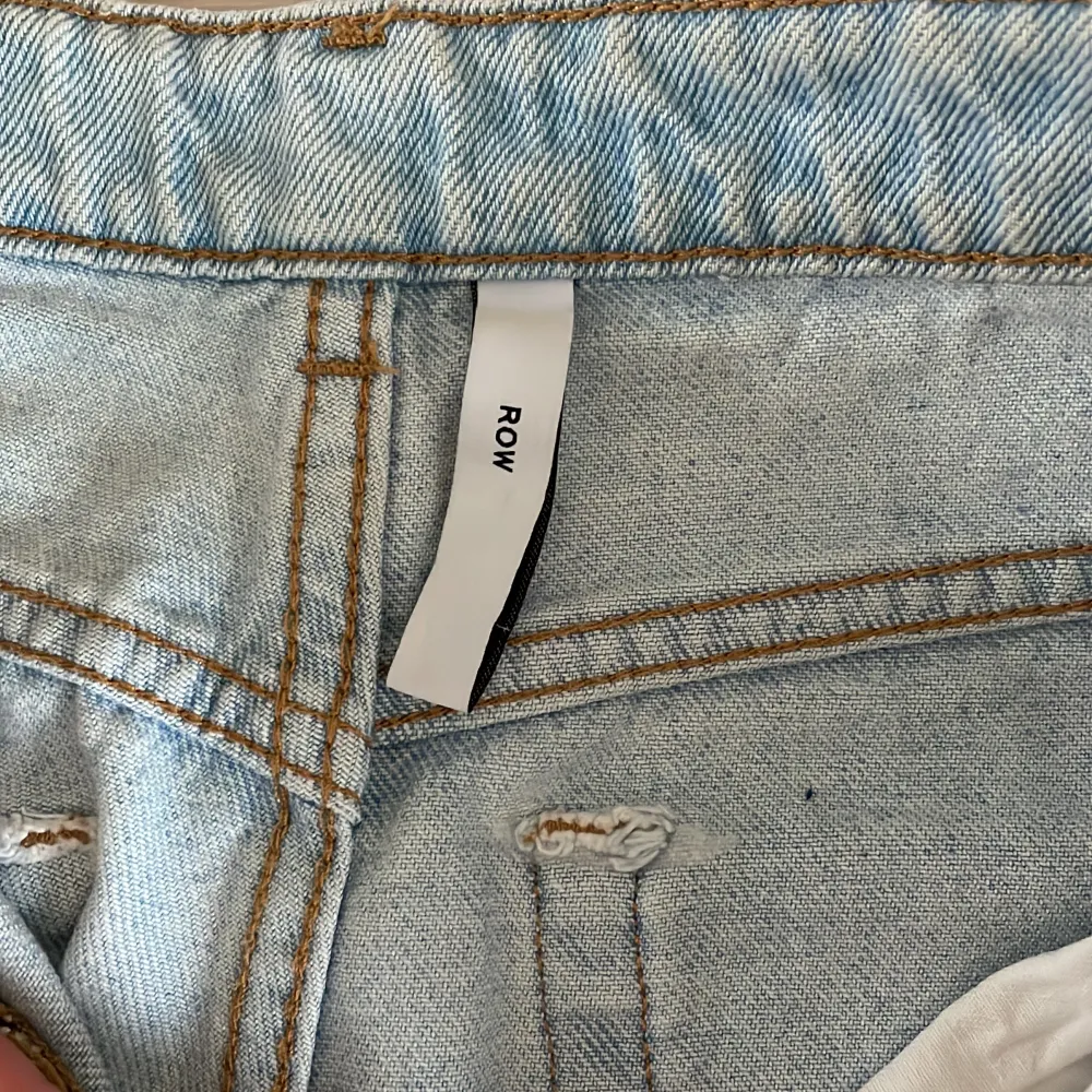 Skitsnygga och sköna jeans i strech från weekday, knappt använda och i bra skick. storlek  25/30. Jeans & Byxor.