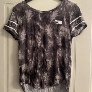 T-shirt från hollister  - Fin T-shirt från hollister som knappt är använd. Som nyskick. 
