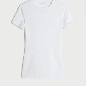 Säljer denna fina och sköna t-shirt från intimissimi, då den tyvärr inte kommer till använda. Endast provad!💕