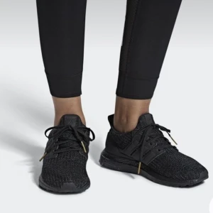 Ulraboost - Säljer mina knappt använda ultrabosst i helsvart färg! Supersköna men kommer tyvärr inte till användning🩷