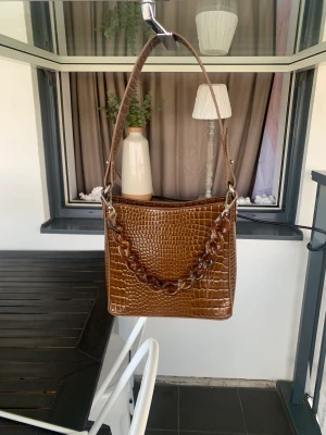 Väska  - Säljer den för den kommer inte till användning, köpt här på plik, tryck ej på köp nu. Köparen står för frakten 