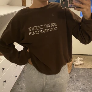 Sweatshirt  - Brun sweatshirt i fluffigt matrial, strolek L. 