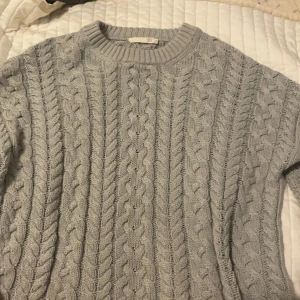 Stickad tröja  - En gosig tröja som passar perfekt till hösten!💓