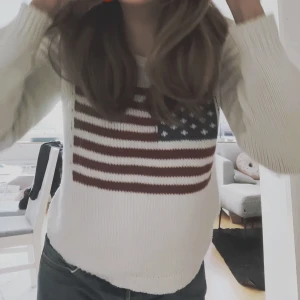 Stickad USA tröja - Stickad USA tröja lik den från ralph lauren. Från Gina men säljs inte längre❤️ s-l beroende på önskad passform 