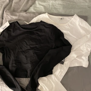 Två tröjor - Säljer dessa två magtröjor från Nelly. Den svarta är aldrig använd. Skriv för mer info eller bilder ❤️