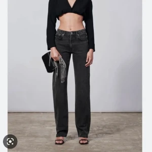 Zara jeans - Säljer dessa från zara! Kontakta vid frågor eller vid intresse💜