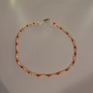 Pärlat halsband ❤️ - Ett fint pärlar halsband. Aldrig använt. Jag har gjort det själv.