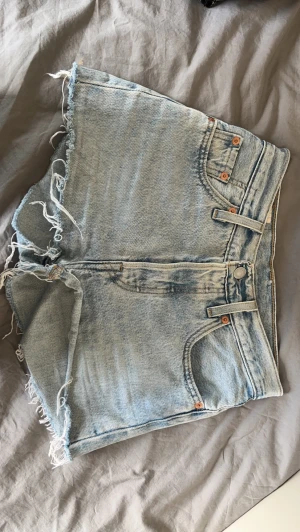 Levis Shorts - Säljer mina Levis shorts för att dom är för små, super skönt material