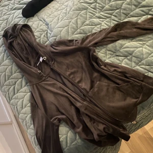 Luvtröja  - Mjuk luvtröja från Gina, liknar juicy💕inte ofta använd!