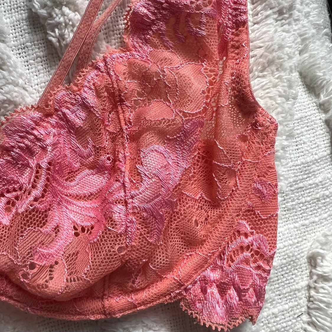 Oanvänd spetsbh - 90