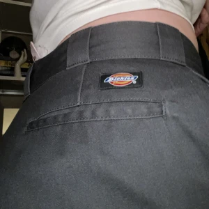 Dickies  - Mörkgråa/charcoal dickies 874. Köpta nya och sparsamt använda.