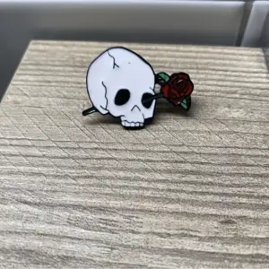 Cool skelett pin ^^