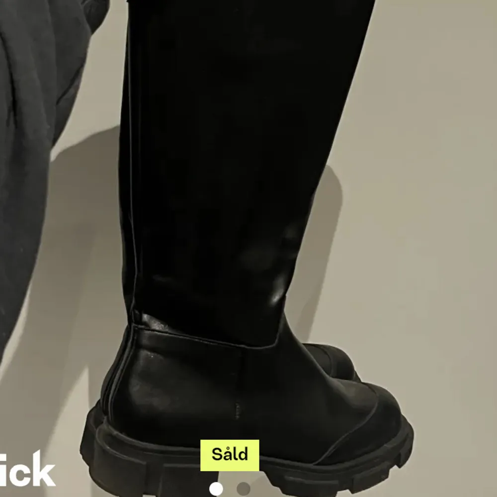 Boots säljs för 300 + frakt 🤍. Skor.