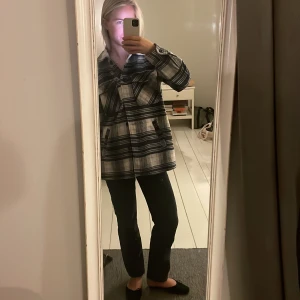 Rutig jacka - Fin rutig jacka! Blå och vit. Utmärkt nu till hösten. Oversized.