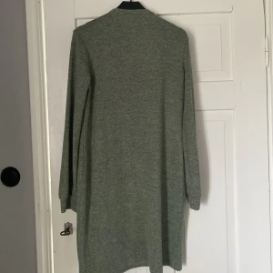 klänning  - använd 2-3 gånger inget som syns 