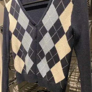 Populär tröja från Brandy Melville i storlek xs/s. Finns inte kvar på hemsidan nu men den kostade ca 400kr i nypris. Nyskick 