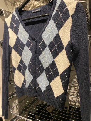 Brandy Melville tröja - Populär tröja från Brandy Melville i storlek xs/s. Finns inte kvar på hemsidan nu men den kostade ca 400kr i nypris. Nyskick 