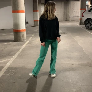 Zara jeans  - Gröna jeans ifrån Zara! Sparsamt använda 💚 frakt tillkommer 