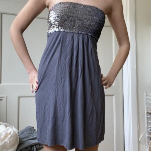 Cool klänning - Så snygg unik klänning, jättesnygg till festligare tillfällen👌🏿👌🏿❤️