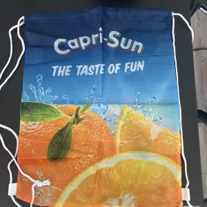 En jättefin Capri sun väska/påse till sommar på stranden. Priset kan diskuteras! Finns ej nånstans att köpa! 