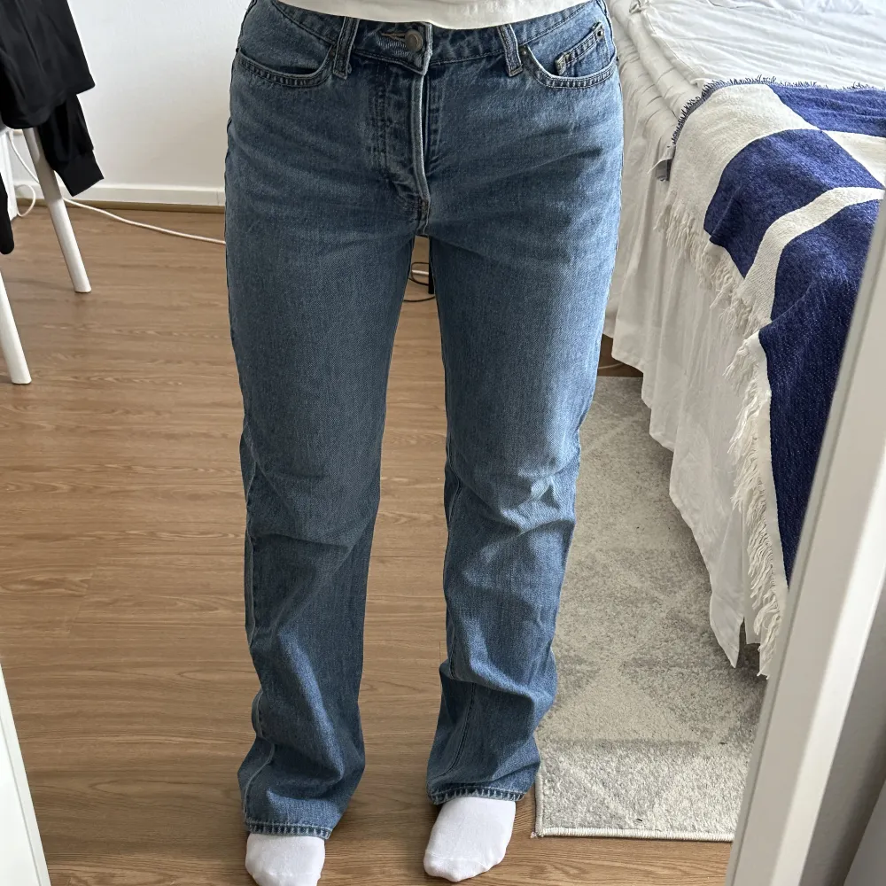 Snygga jeans från h&m😍tyvärr för långa på (är 159cm) 💕. Jeans & Byxor.