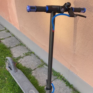 El sparcykel - Den åker upp till 26-27 och laddaren är sönder. Och det är inga problem med scootern.