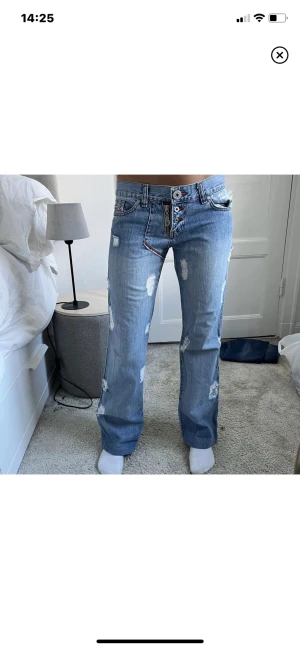 Diesel jeans  - Säljer dessa snygga jeans, köpta här på plick. Skulle säga att de passar en vanlig S. Midjemått 82