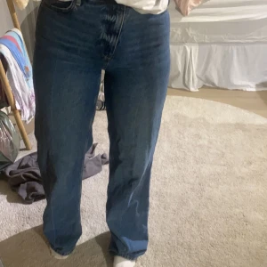 Jeans  - As fina byxor från Zara. Raka i modellen!