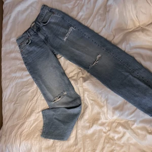 jeans  - Jeans från Gina! Bra i längd på mig som är 163 cm ☺️aldrig använda 🫶🏻
